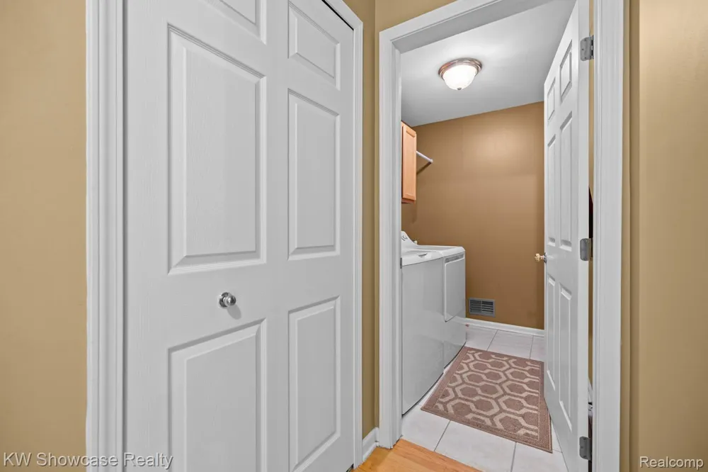 7964 Divot Drive #6 Waterford Charter Township, MI 48327
