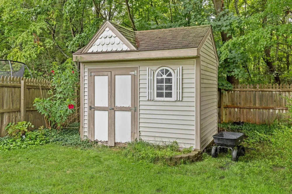 1106 Brookway Court Norton Shores City, MI 49441