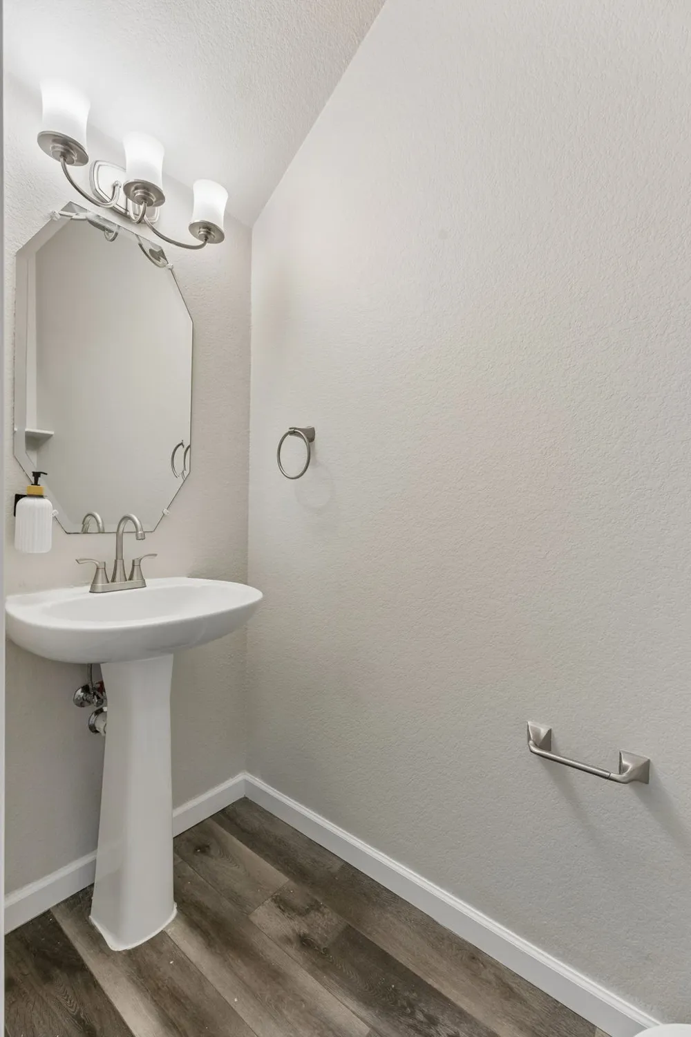 18601 White Water Cove Pflugerville, TX 78660