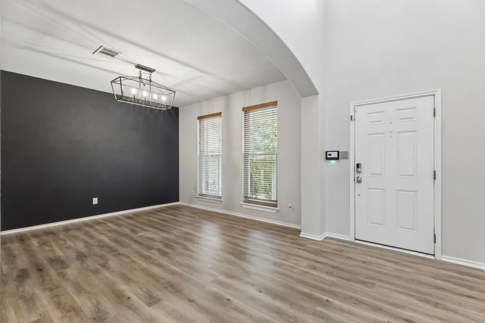18601 White Water Cove Pflugerville, TX 78660
