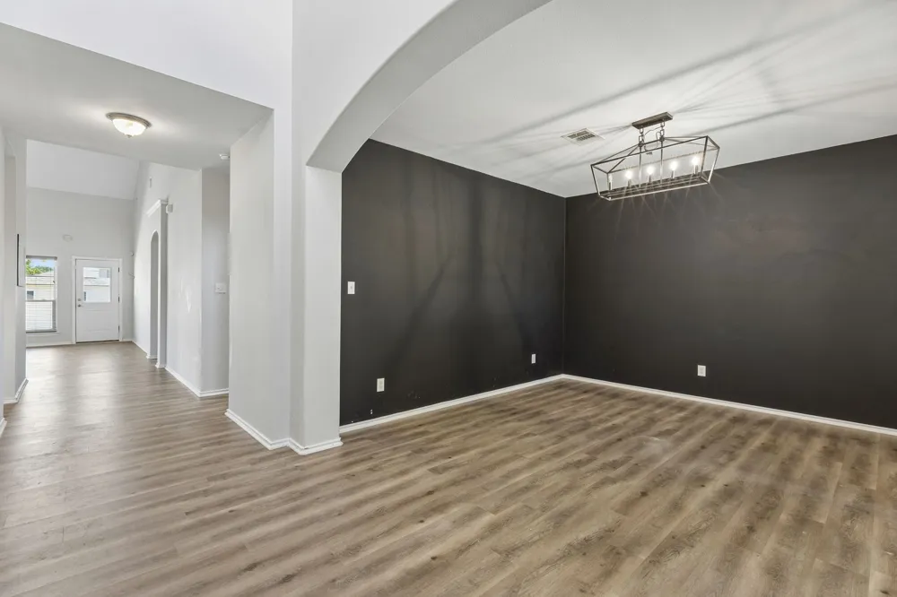 18601 White Water Cove Pflugerville, TX 78660