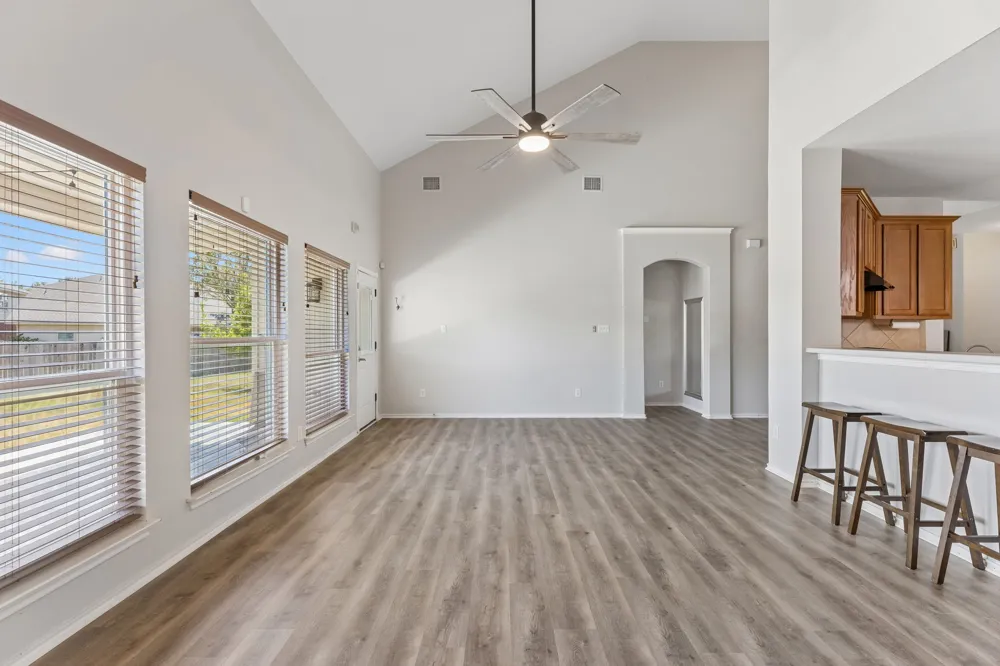 18601 White Water Cove Pflugerville, TX 78660