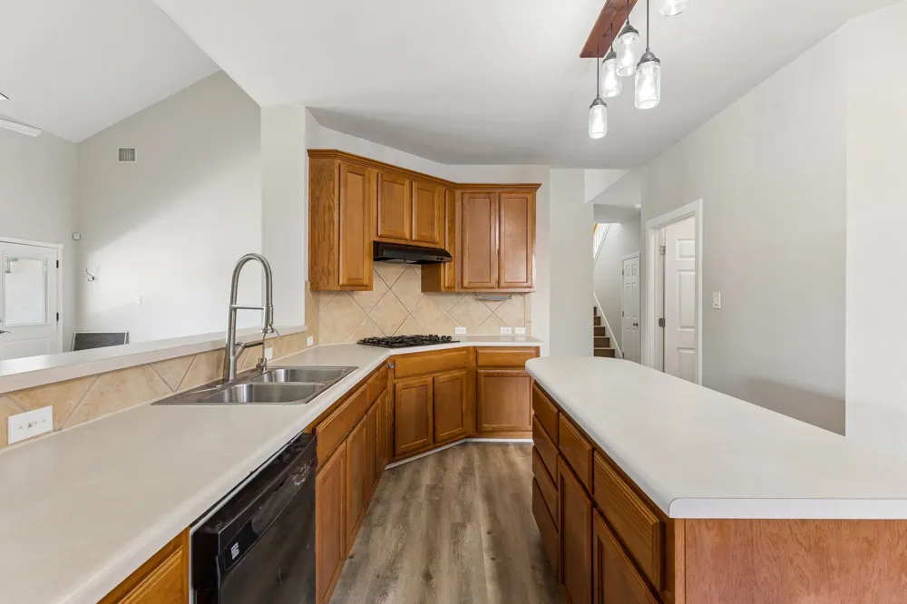 18601 White Water Cove Pflugerville, TX 78660