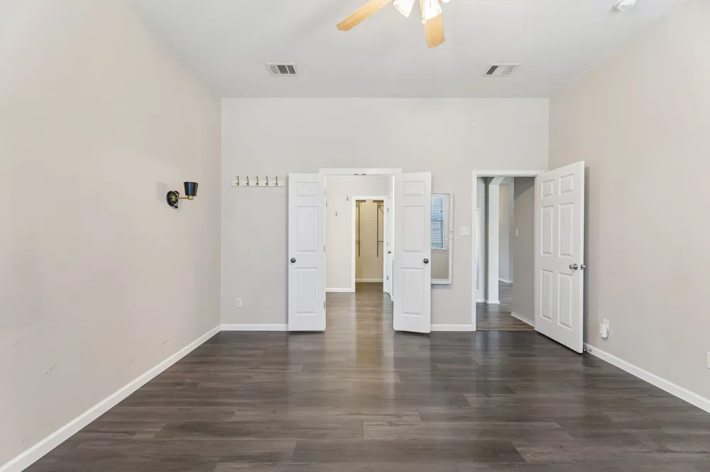 18601 White Water Cove Pflugerville, TX 78660