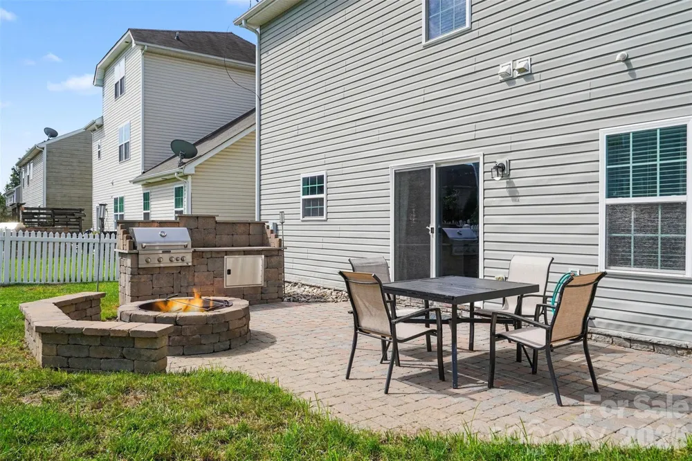 5810 Castlecove Road Charlotte, NC 28273