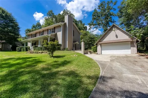185 Lakeshore Circle SE