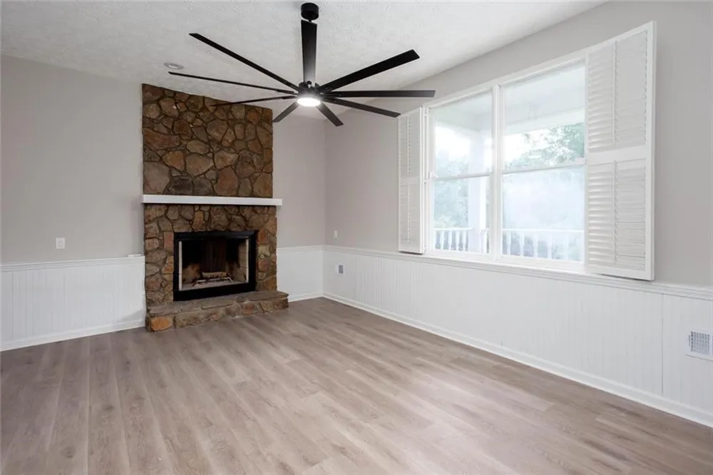 185 Lakeshore Circle SE Acworth, GA 30101