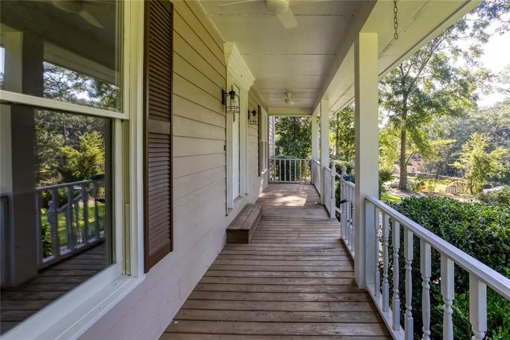 185 Lakeshore Circle SE Acworth, GA 30101
