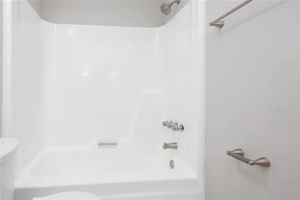 185 Lakeshore Circle SE Acworth, GA 30101