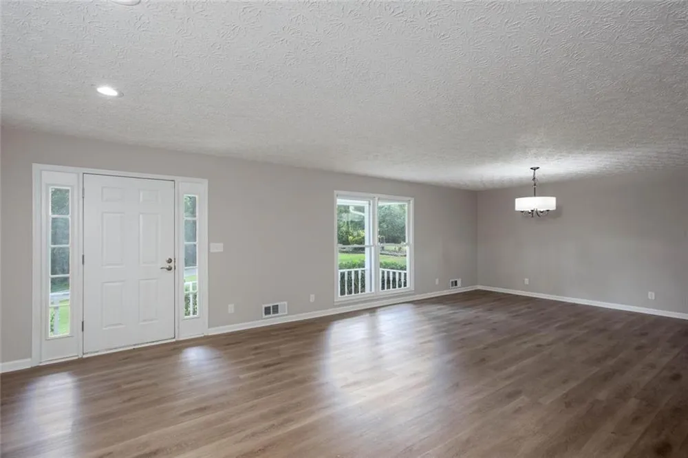 185 Lakeshore Circle SE Acworth, GA 30101
