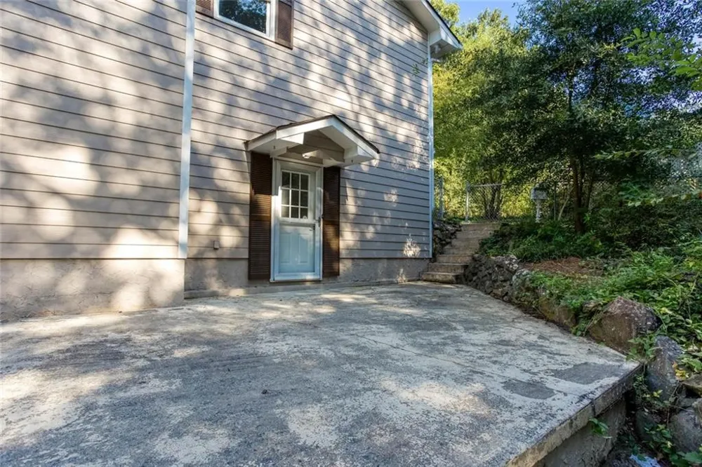 185 Lakeshore Circle SE Acworth, GA 30101