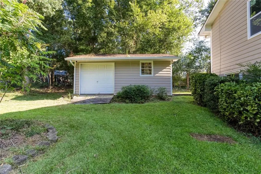 185 Lakeshore Circle SE Acworth, GA 30101
