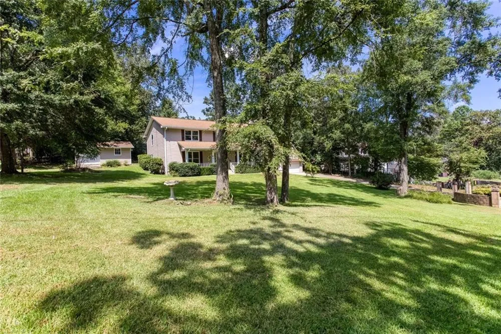 185 Lakeshore Circle SE Acworth, GA 30101