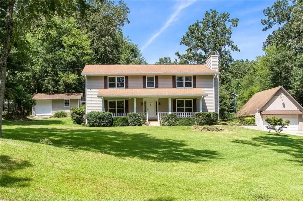 185 Lakeshore Circle SE Acworth, GA 30101