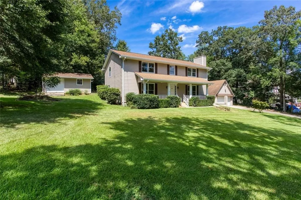 185 Lakeshore Circle SE Acworth, GA 30101