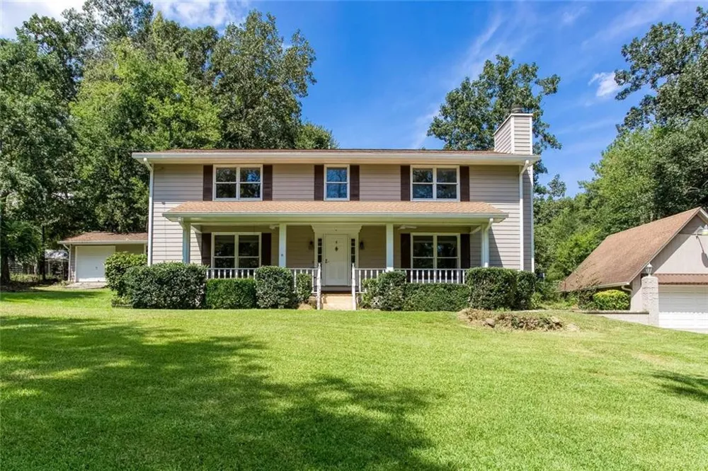 185 Lakeshore Circle SE Acworth, GA 30101