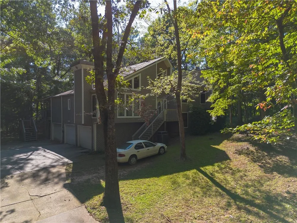 1100 Pine Grove Pointe Drive Roswell, GA 30075