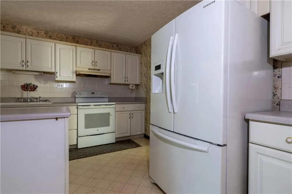 1100 Pine Grove Pointe Drive Roswell, GA 30075