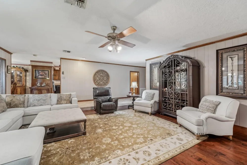 9243 Deepwater Drive Montgomery, TX 77356
