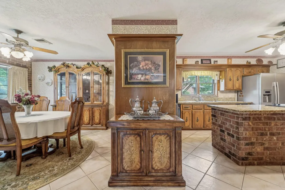 9243 Deepwater Drive Montgomery, TX 77356