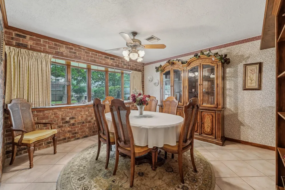 9243 Deepwater Drive Montgomery, TX 77356
