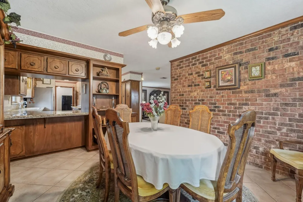 9243 Deepwater Drive Montgomery, TX 77356