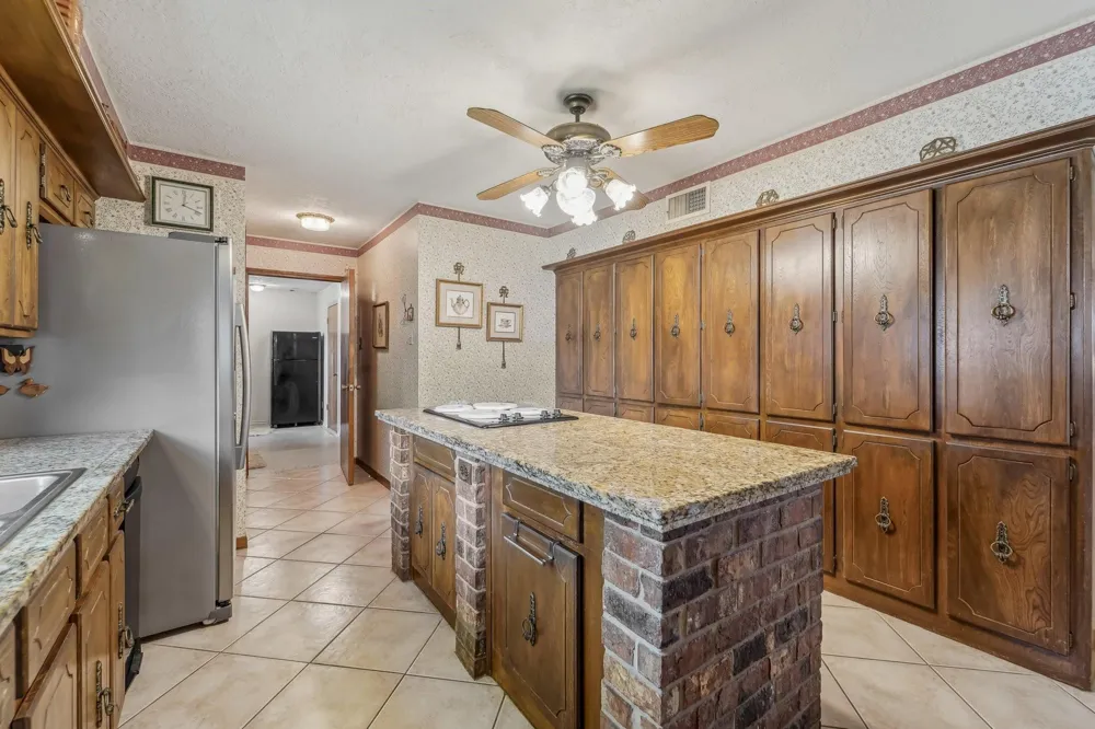 9243 Deepwater Drive Montgomery, TX 77356