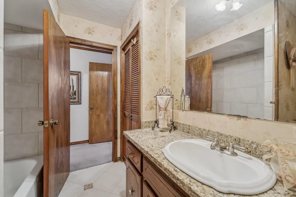 9243 Deepwater Drive Montgomery, TX 77356