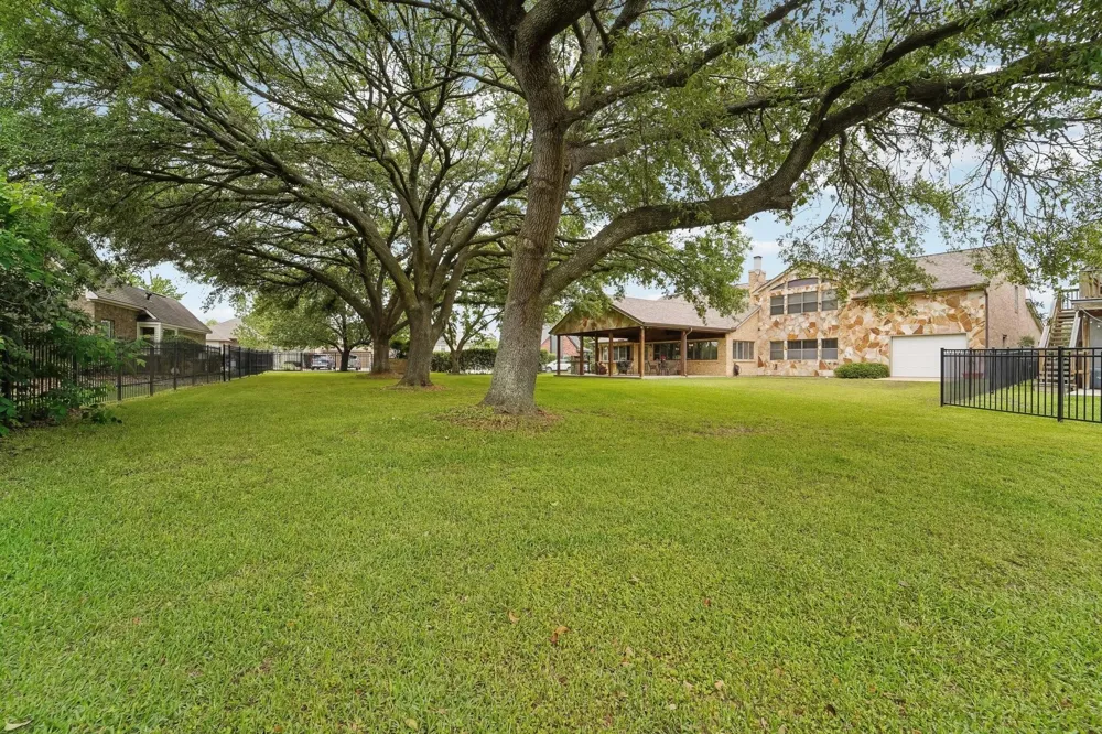 9243 Deepwater Drive Montgomery, TX 77356