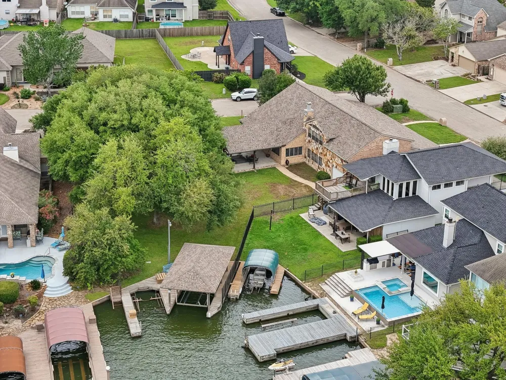 9243 Deepwater Drive Montgomery, TX 77356