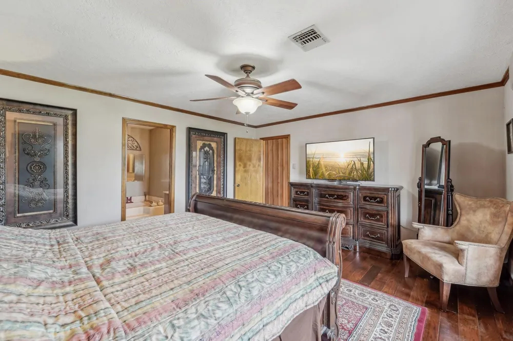 9243 Deepwater Drive Montgomery, TX 77356