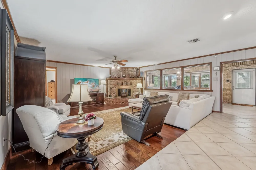 9243 Deepwater Drive Montgomery, TX 77356