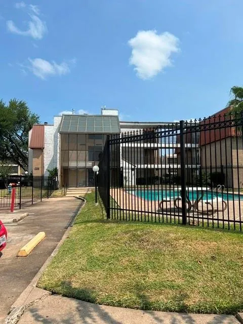 10110 Forum West Drive #422