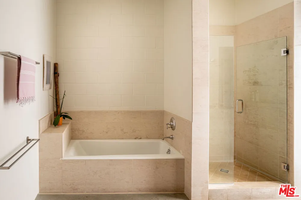 1534 17th Street #105 Santa Monica, CA 90404