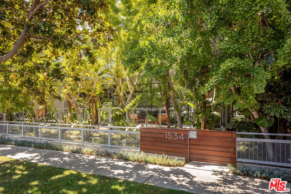 1534 17th Street #105 Santa Monica, CA 90404