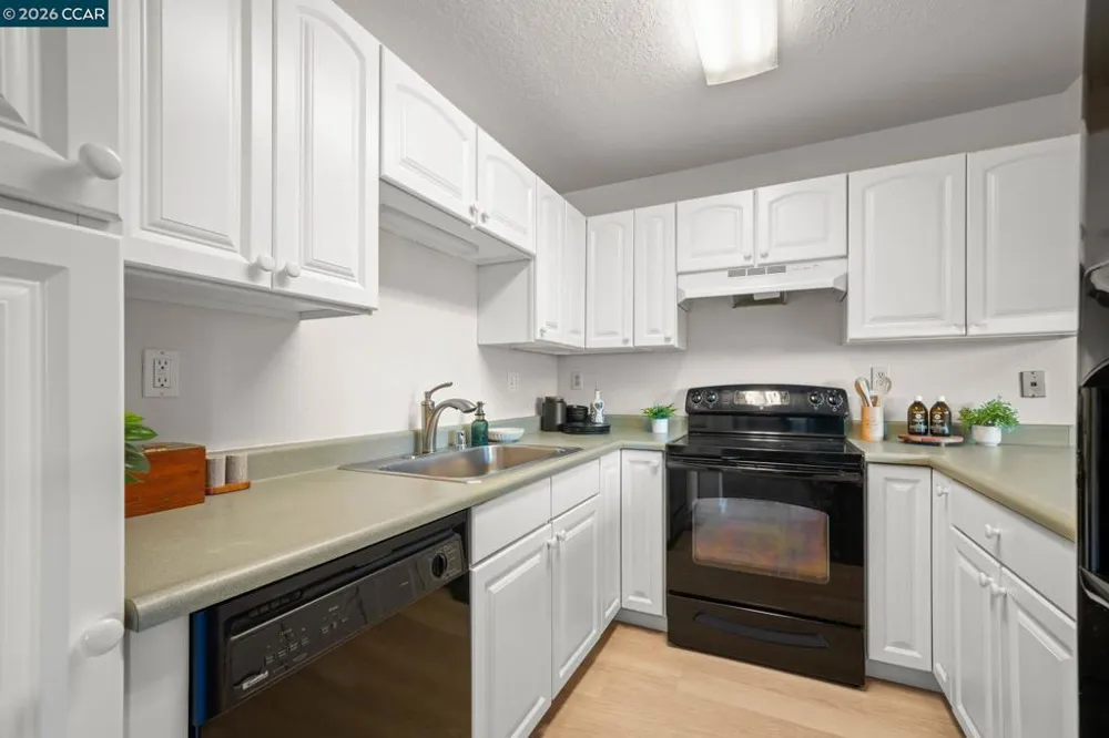 163 Holiday Hills Dr Martinez, CA 94553