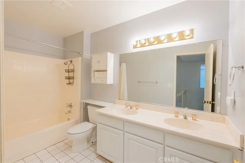 18502 Mayall #B Northridge, CA 91324