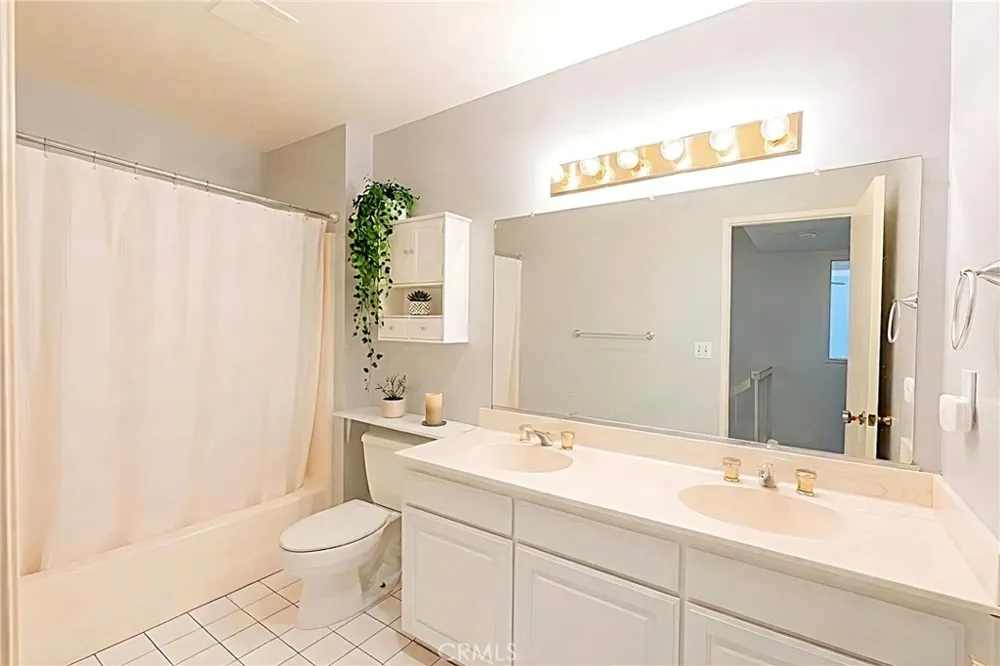 18502 Mayall #B Northridge, CA 91324