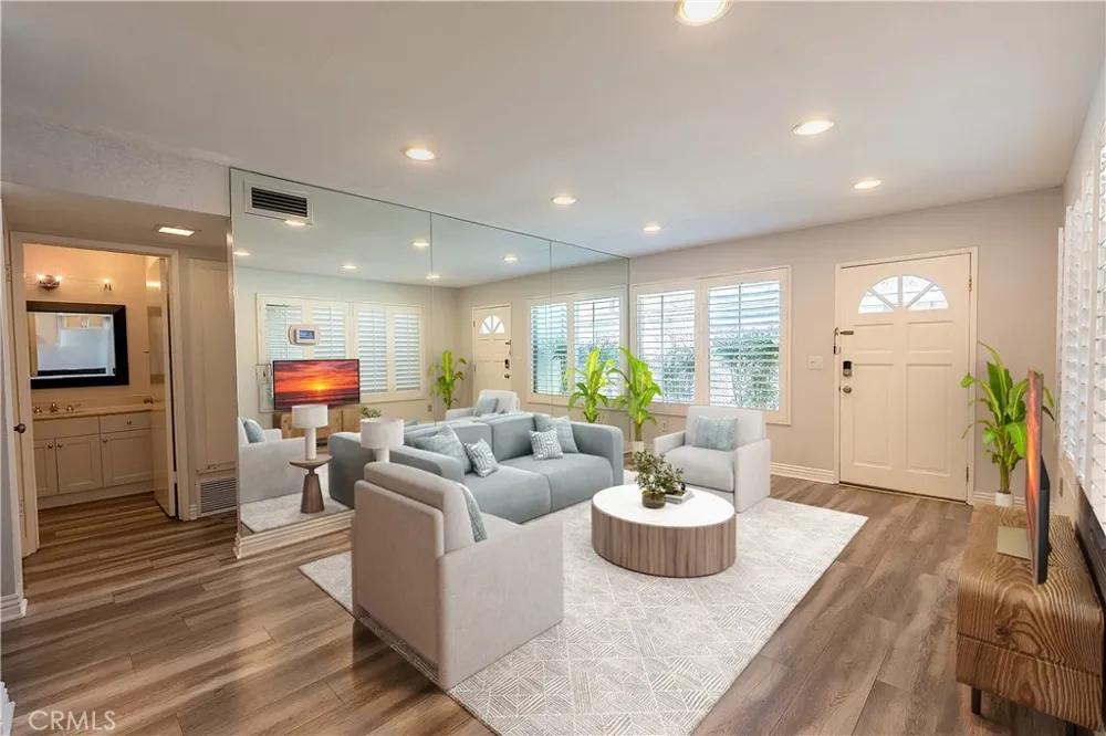 18502 Mayall #B Northridge, CA 91324