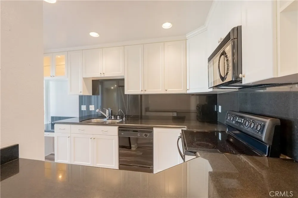 18502 Mayall #B Northridge, CA 91324