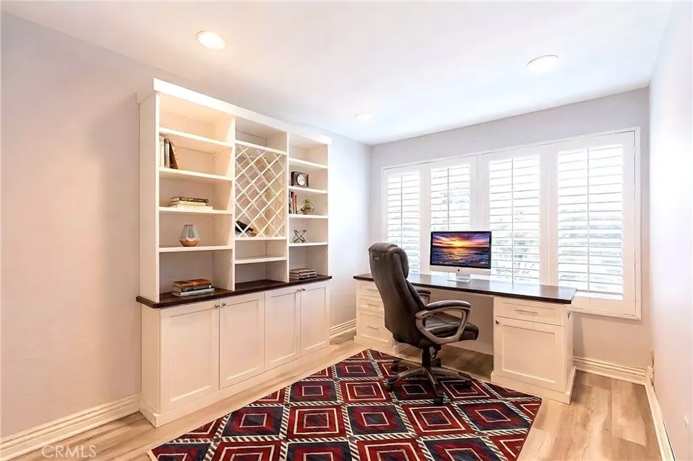 18502 Mayall #B Northridge, CA 91324