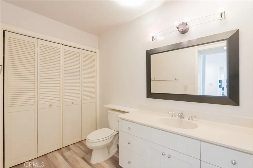 18502 Mayall #B Northridge, CA 91324