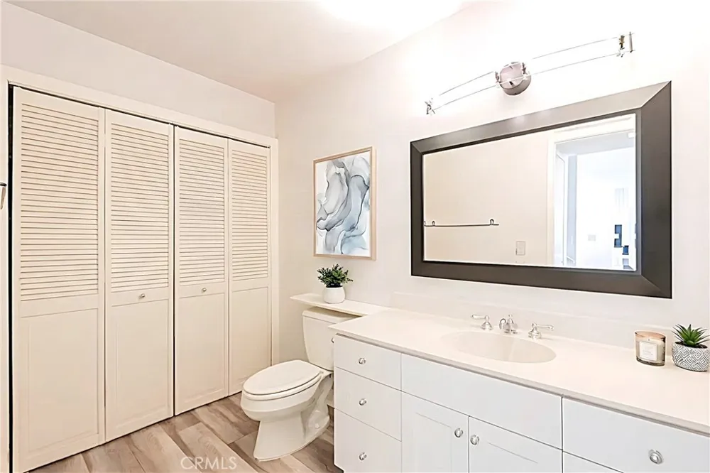 18502 Mayall #B Northridge, CA 91324