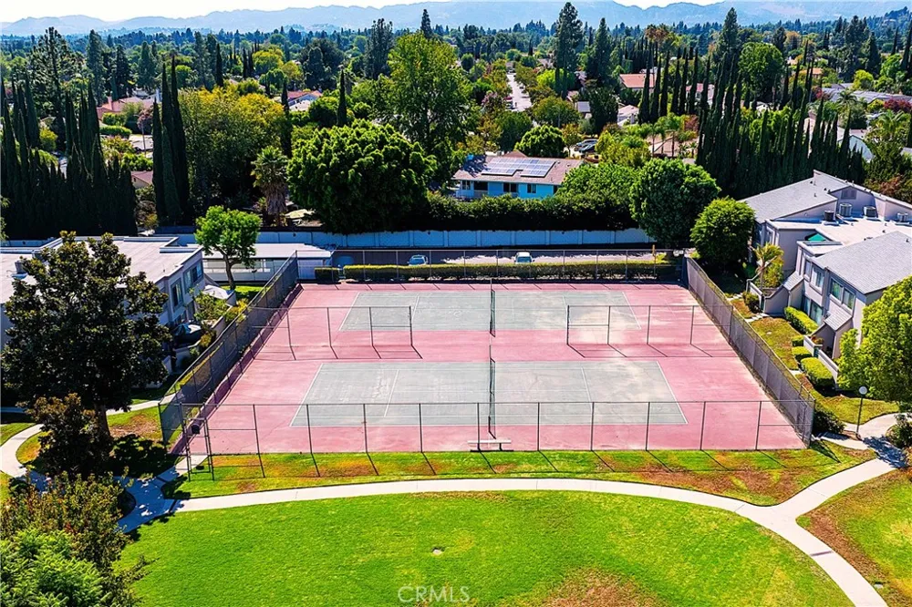 18502 Mayall #B Northridge, CA 91324