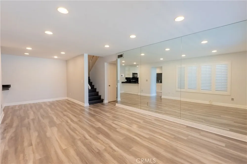 18502 Mayall #B Northridge, CA 91324