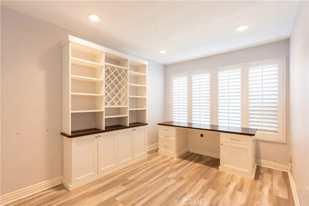 18502 Mayall #B Northridge, CA 91324