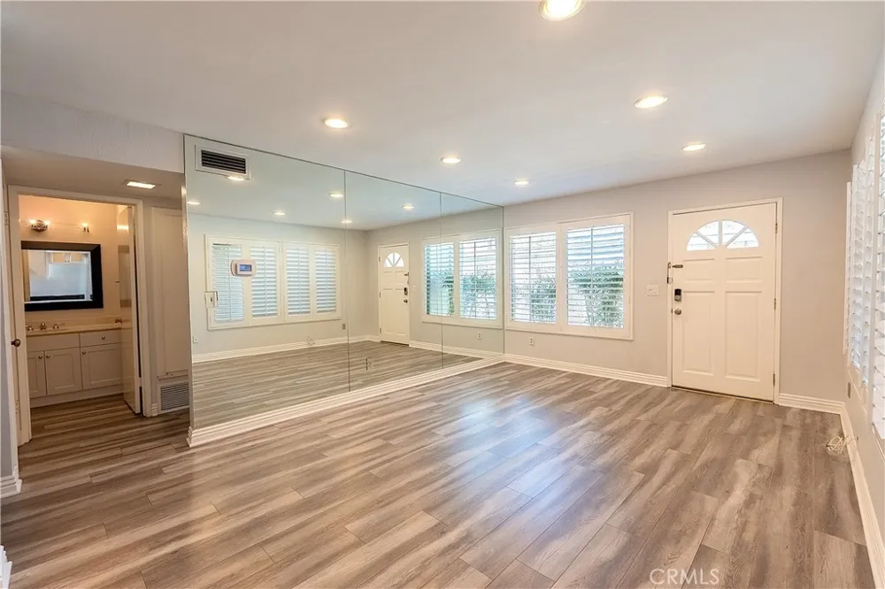 18502 Mayall #B Northridge, CA 91324