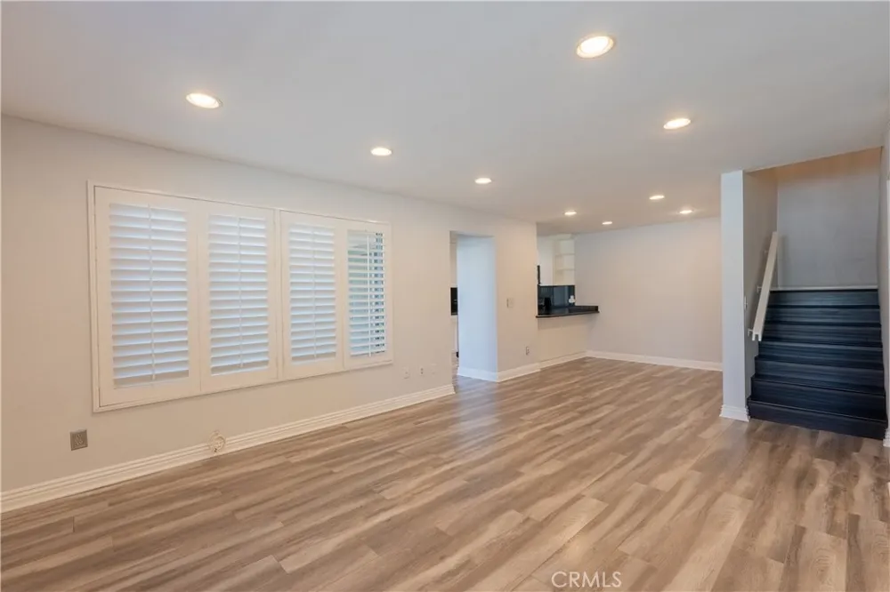 18502 Mayall #B Northridge, CA 91324