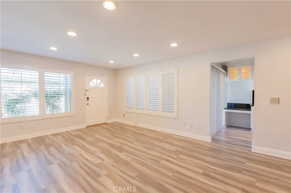 18502 Mayall #B Northridge, CA 91324