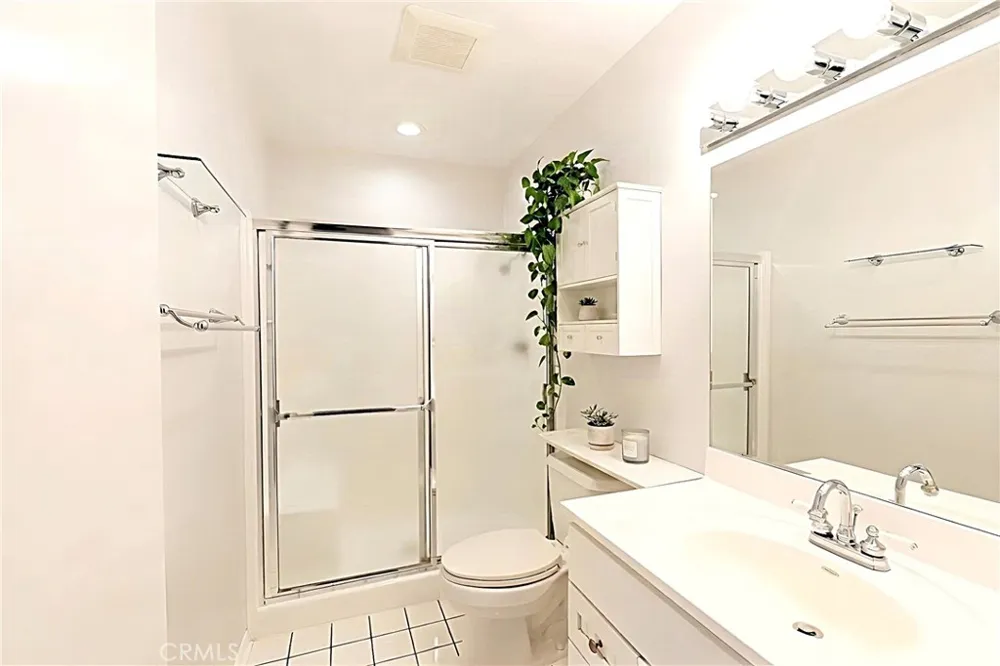 18502 Mayall #B Northridge, CA 91324